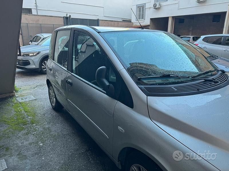 Usata Fiat Multipla Dynamic 103 CV (75 kW) 2005 Grigio Monovolume