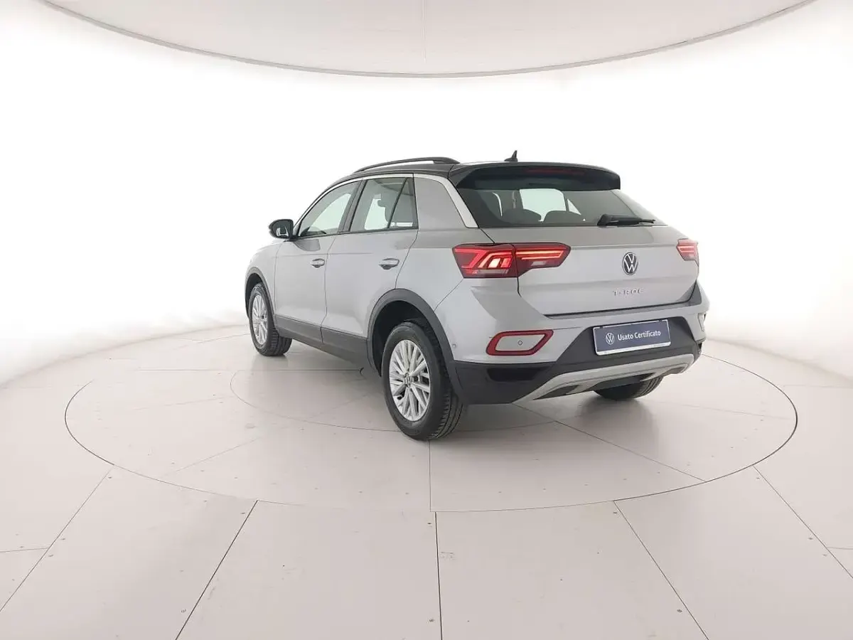 Usata VW T-Roc Life 116 CV (85 kW) 2025 Pyrit silver metallizzato nero SUV