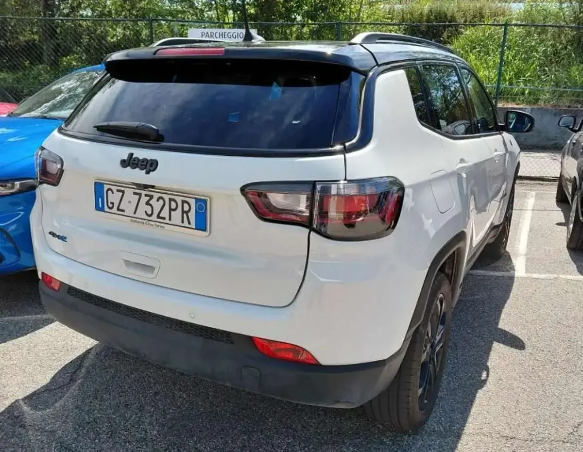 Usata Jeep Compass North 241 CV (177 kW) 2025 Bianco / pastello SUV