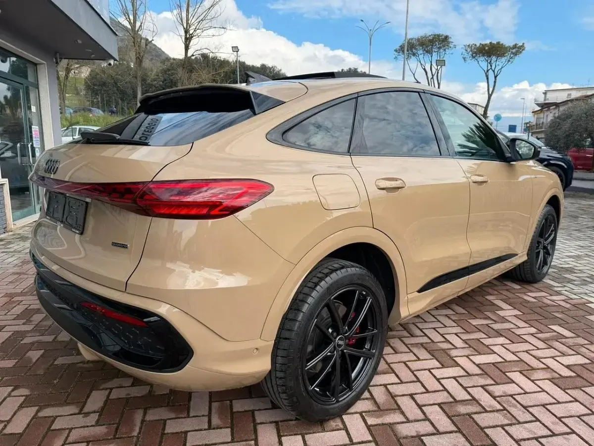 Nuova Audi Q5 Sportback S-Line 203 CV (149 kW) 2026 Beige SUV