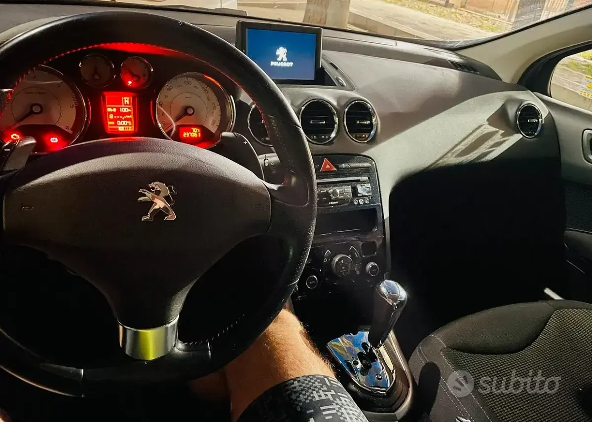 Usata Peugeot 308 SW 115 CV (84 kW) 2013 Nero Station wagon