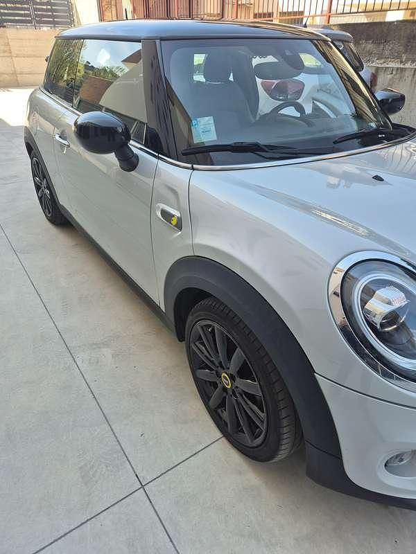 Usata Mini Cooper SE 135 kW (184 CV) 2021 Argento Utilitaria