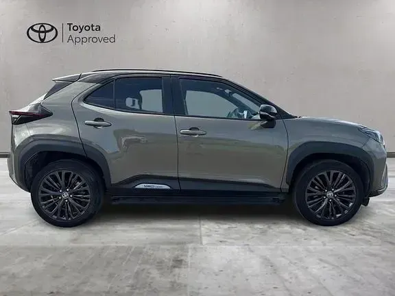 Usata Toyota Yaris Cross 116 CV (85 kW) 2023 Grigio SUV