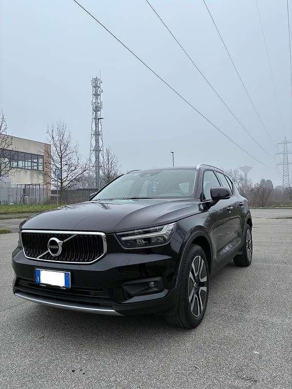 Usata Volvo XC40 Momentum 129 CV (94 kW) 2020 Nero SUV