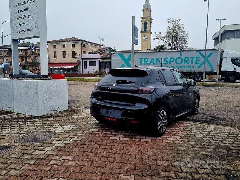 Usata Peugeot 208 101 CV (74 kW) 2021 Nero Utilitaria