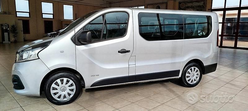Begagnad Renault Trafic 115 HK (84 kW) 2015 Grå Minibuss