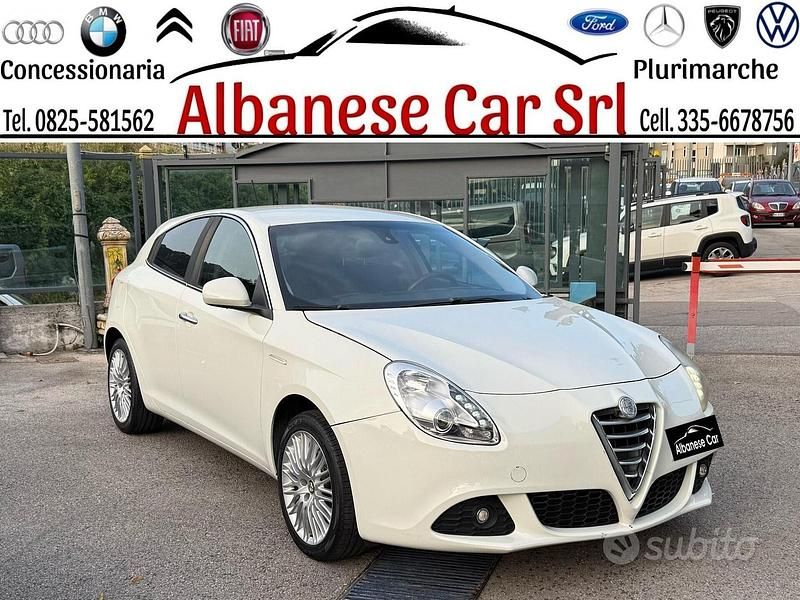 Bianco Usata 2010 Alfa Romeo Giulietta Exclusive Due volumi | 4800 € (Buon prezzo) - Immagine 1/4