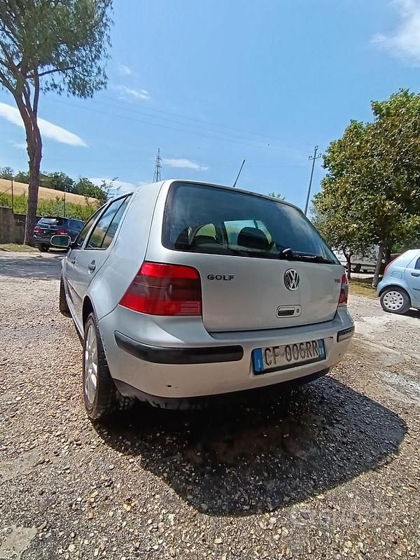 Usata VW Golf IV 101 CV (74 kW) 2002 Grigio Berlina