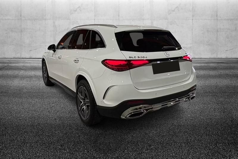 Usata Mercedes GLC300e AMG Line Premium 269 CV (197 kW) 2024 Bianco pastello SUV