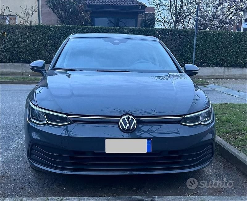 Usata VW Golf VII Life 110 CV (80 kW) 2021 Grigio Utilitaria