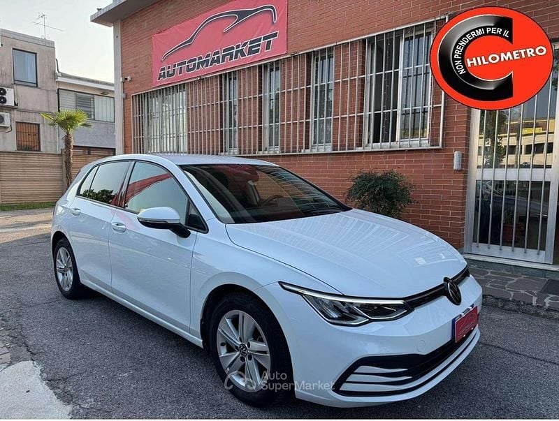 Bianco Usata 2021 VW Golf VIII Life Tre volumi | 17.990 € (Ottimo prezzo) - Immagine 1/3