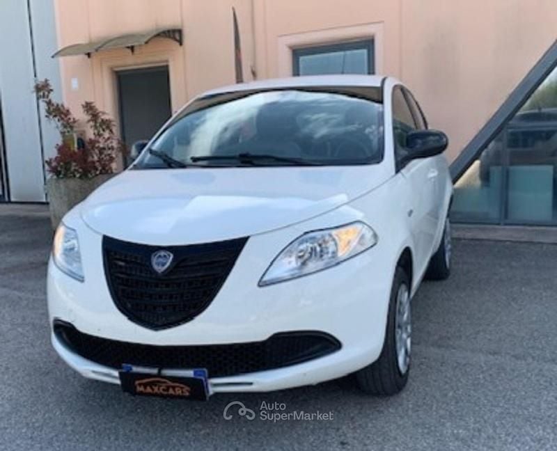 Usata Lancia Ypsilon 84 CV (61 kW) 2014 Bianco Utilitaria