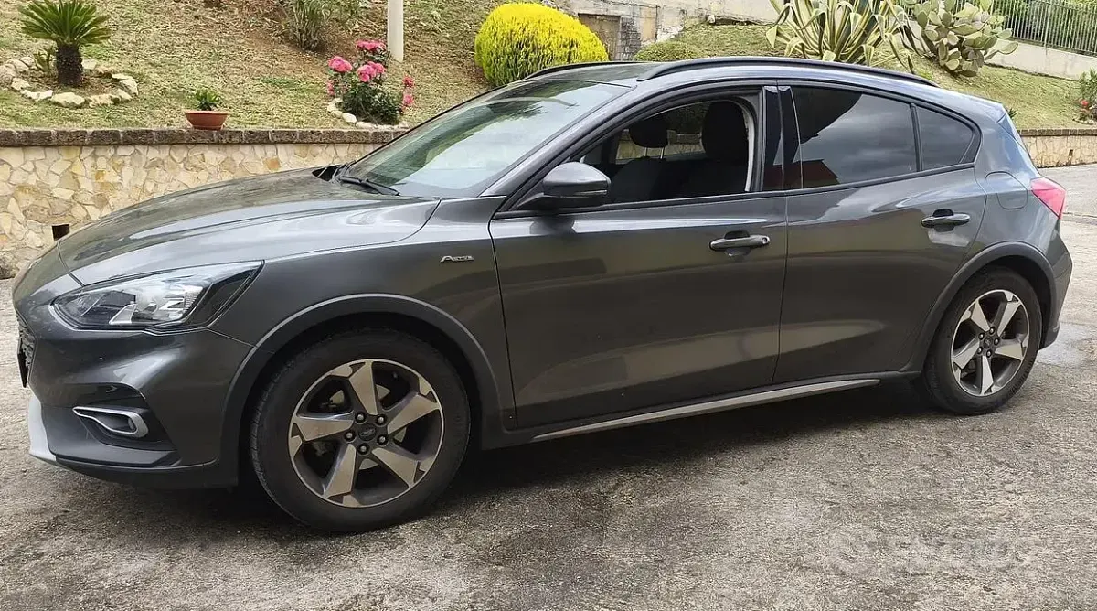 Usata Ford Focus Active 120 CV (88 kW) 2021 Grigio Berlina