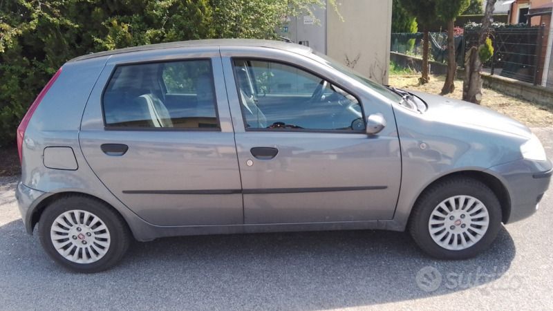 Usata Fiat Punto Classica 60 CV (44 kW) 2005 Grigio Utilitaria