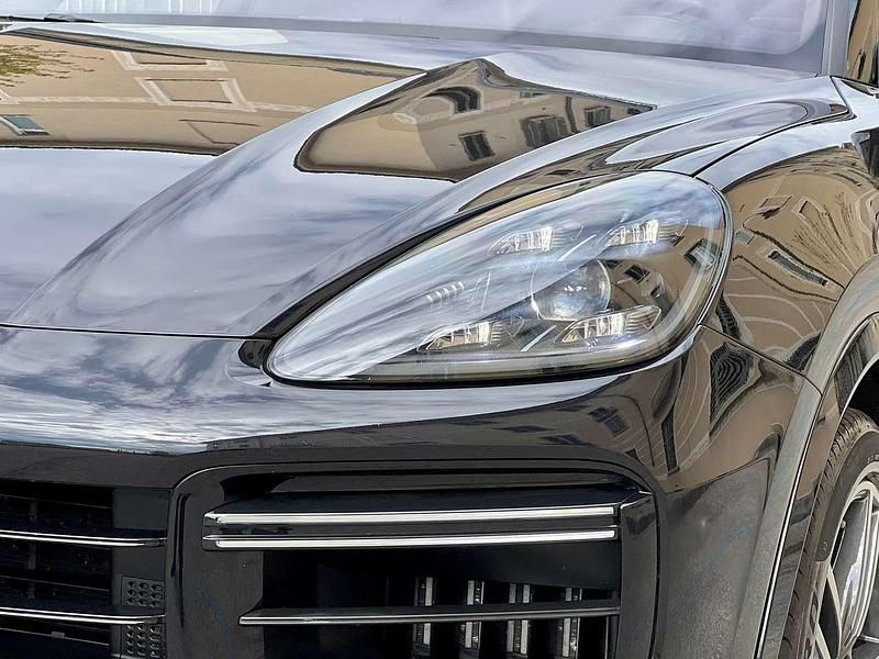 Usata Porsche Cayenne Turbo 549 CV (403 kW) 2021 Nero jet metallizzato SUV