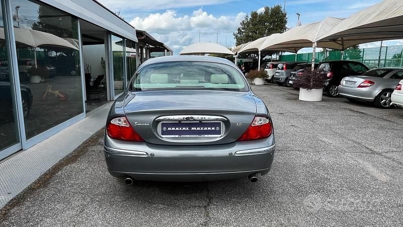 Usata Jaguar S-Type Executive 238 CV (175 kW) 2003 Grigio Berlina