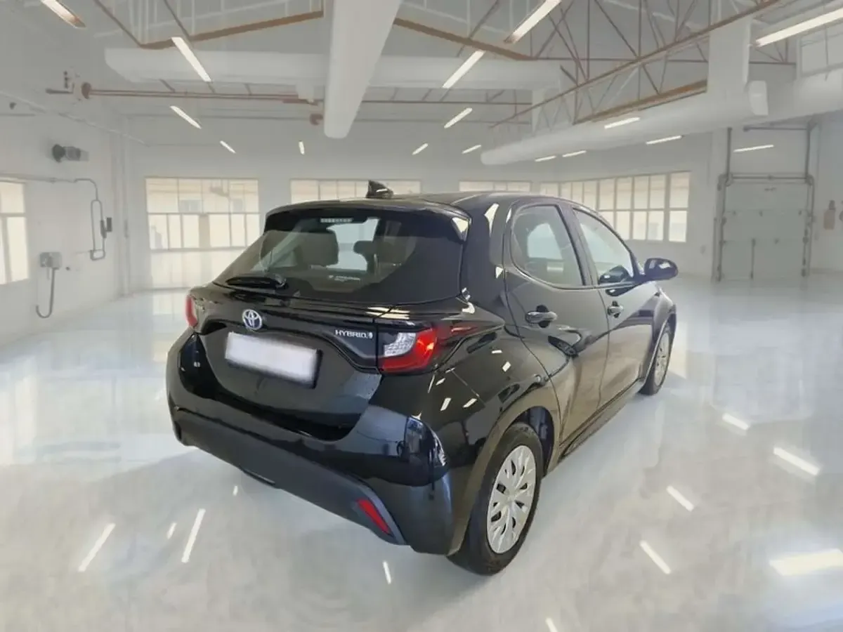 Usata Toyota Yaris Hybrid Business Edition 92 CV (67 kW) 2021 Nero Berlina