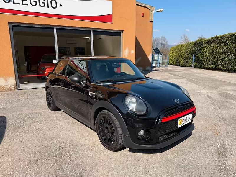 Usata Mini ONE Hype 102 CV (75 kW) 2019 Nero Utilitaria