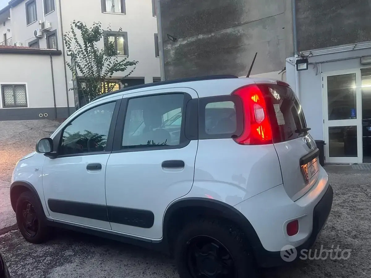 Usata Fiat Panda 4x4 S 85 CV (62 kW) 2020 Bianco Utilitaria