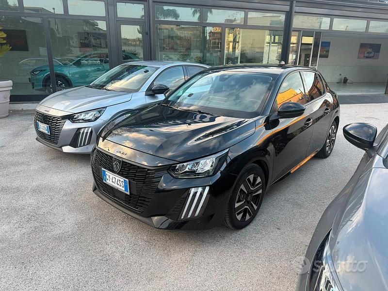 Usata Peugeot 208 Allure 101 CV (74 kW) 2025 Grigio Utilitaria