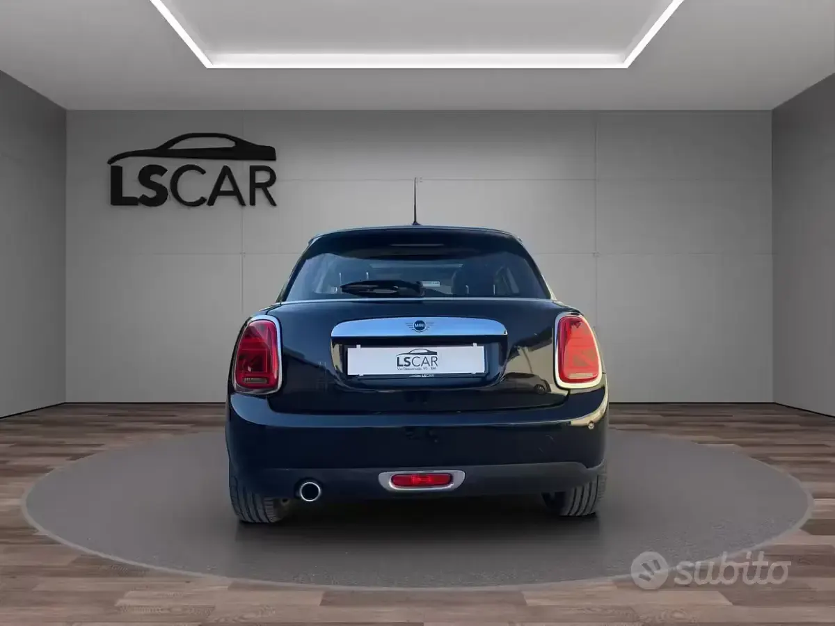 Używany Mini Cooper Business 136 KM (100 kW) 2021 Czarny Hatchback