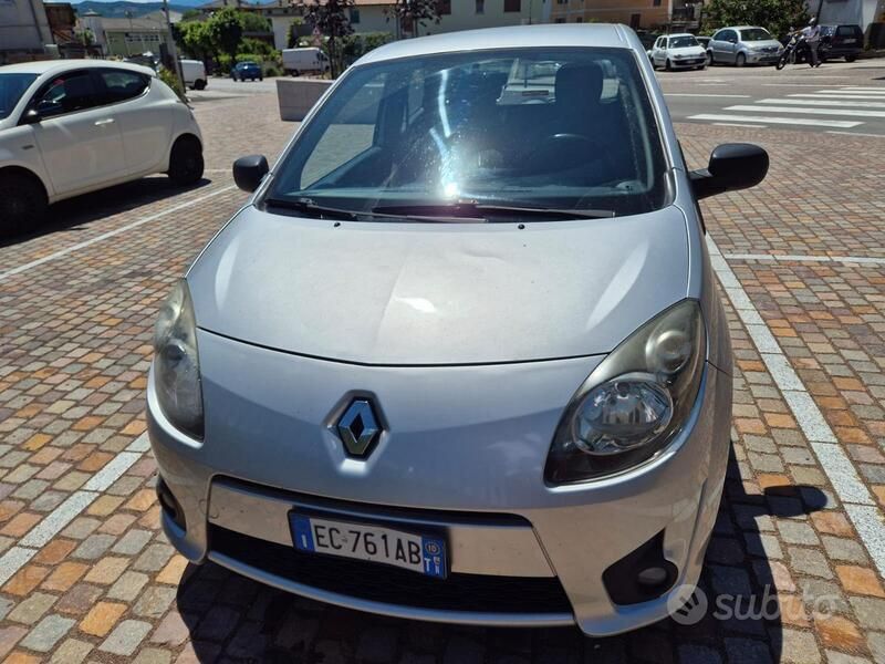 Grigio Usata 2010 Renault Twingo Dynamique Due volumi | 1700 € (Buon prezzo) - Immagine 1/4