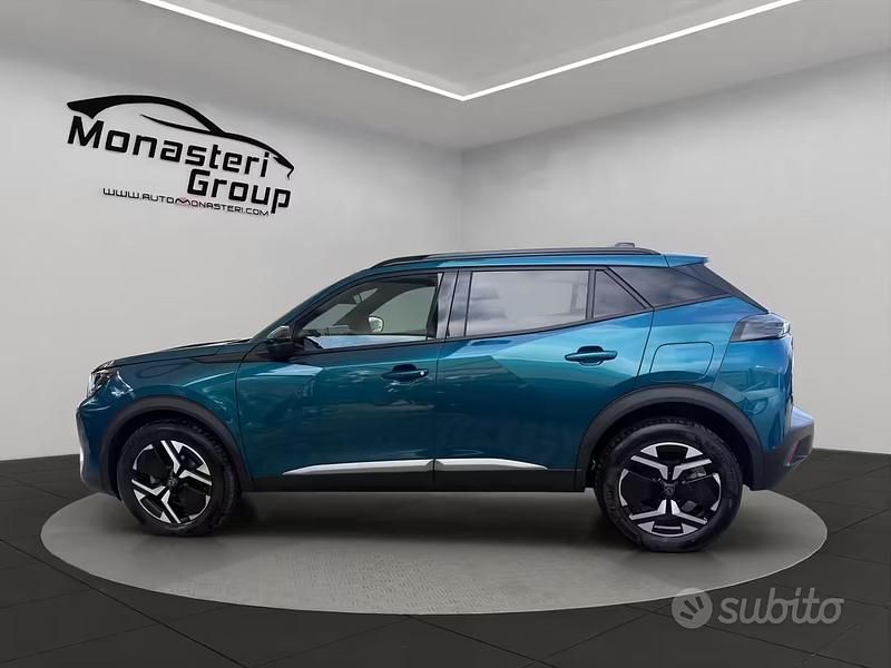 Usata Peugeot 2008 Allure 101 CV (74 kW) 2025 Blu SUV
