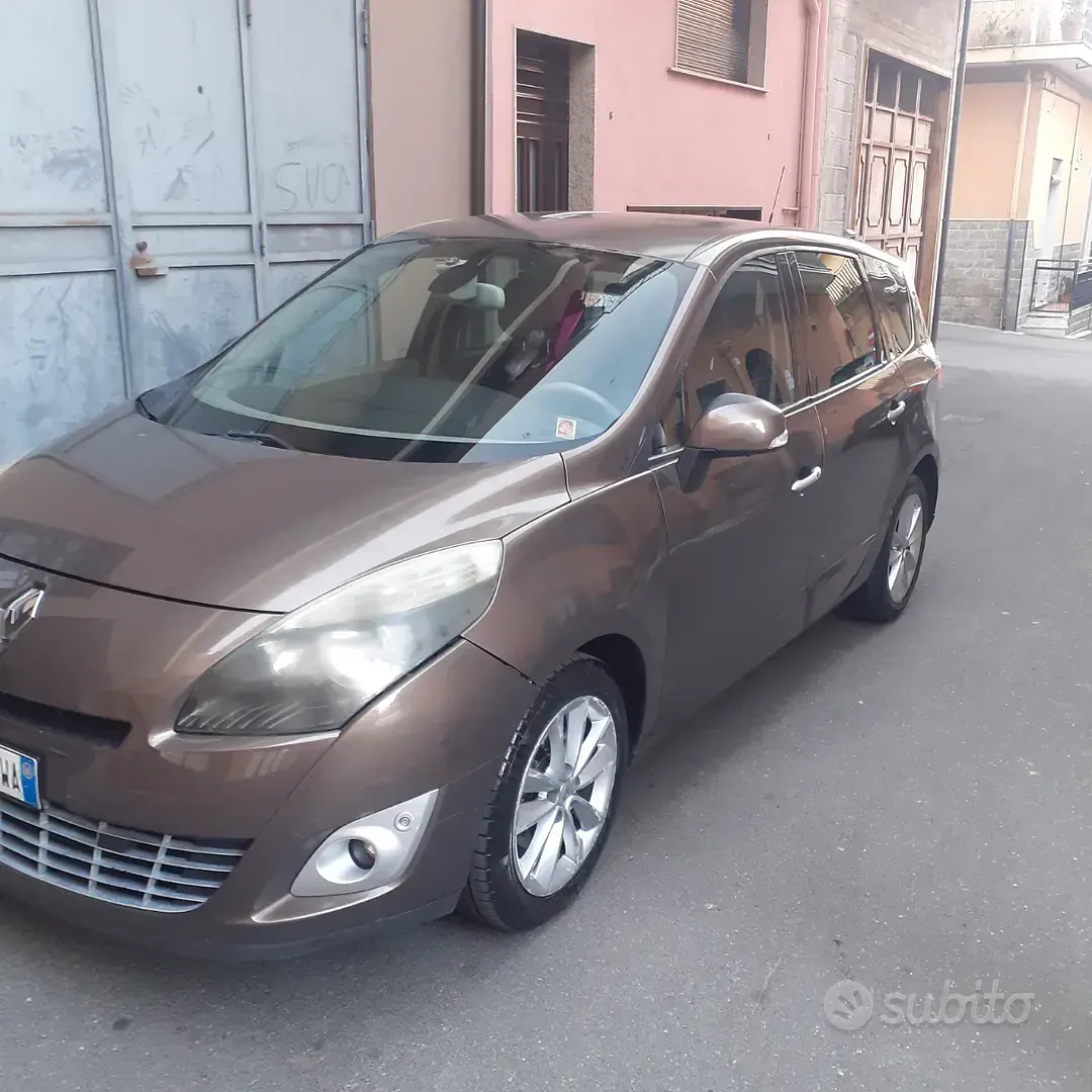 Usata Renault Scenic E-Tech 115 CV (84 kW) 2010 Marrone Berlina