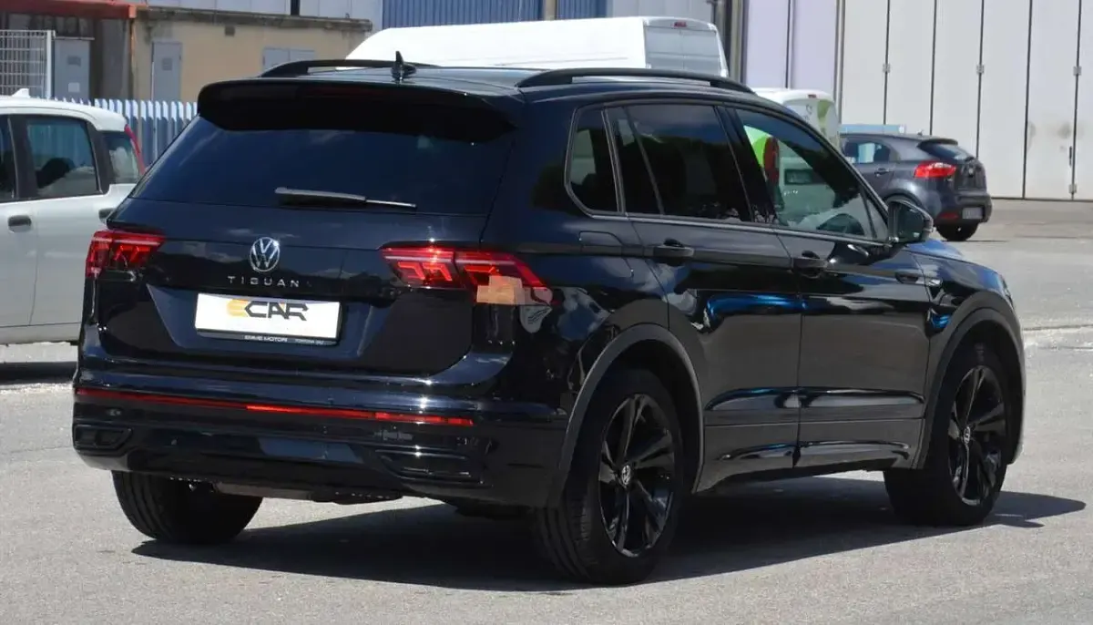 Usata VW Tiguan R-line 177 CV (130 kW) 2024 Nero SUV