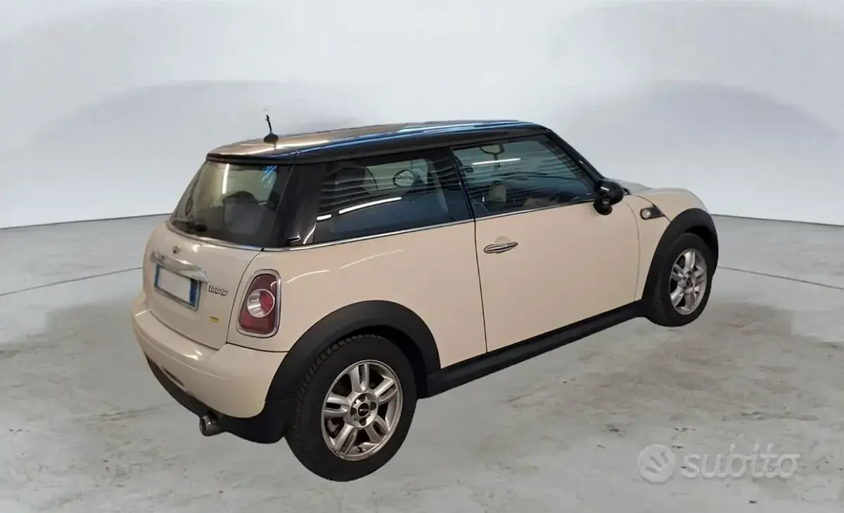 Usata Mini Cooper D 112 CV (82 kW) 2011 Bianco Utilitaria