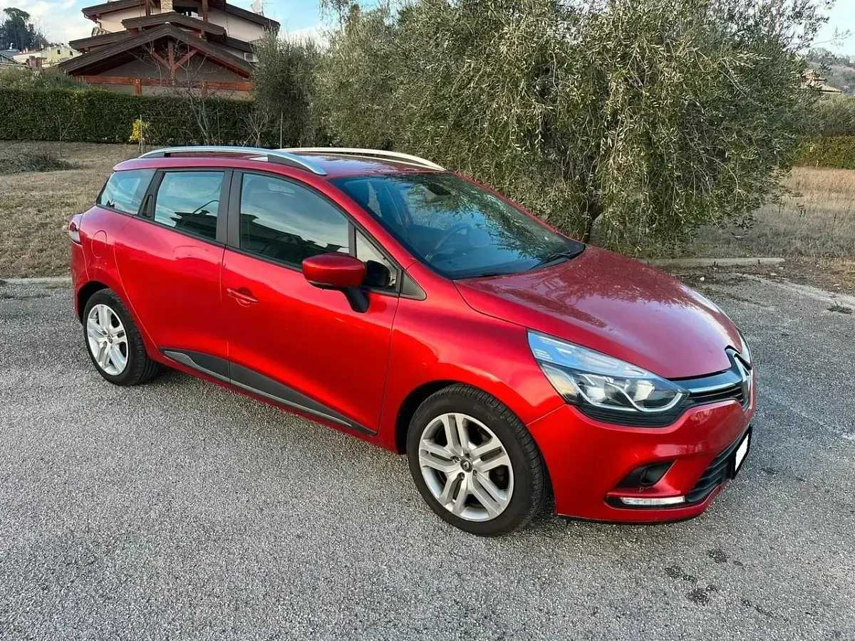 Usata Renault Clio Business 74 CV (54 kW) 2019 Rosso Station wagon