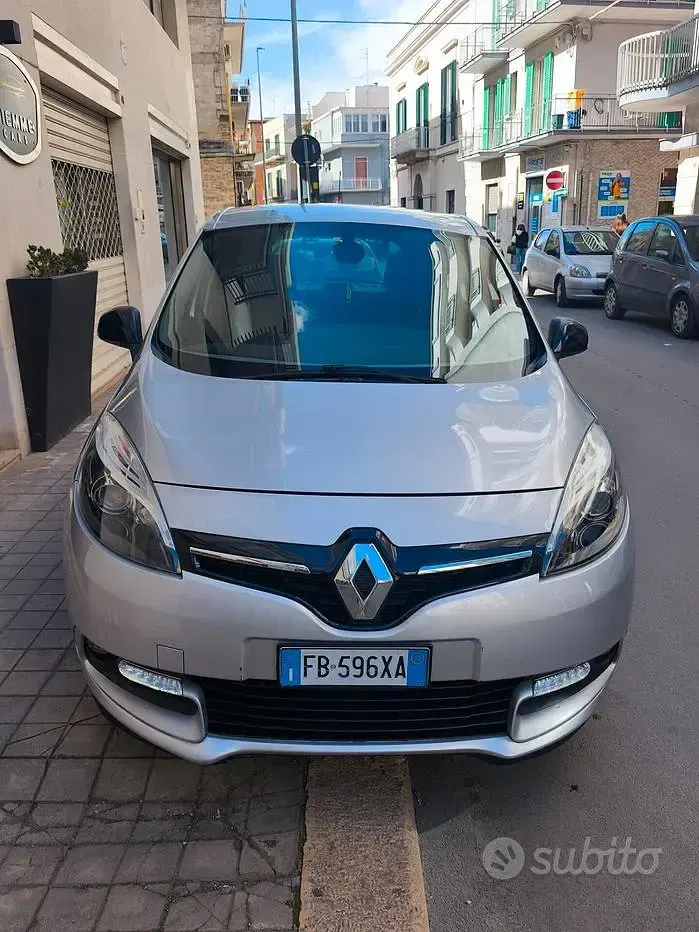 Usata Renault Scénic LIMITED 110 CV (80 kW) 2016 Grigio Monovolume