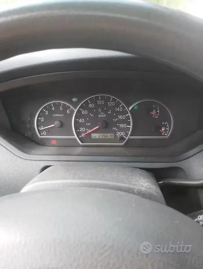 Usata Kia Carens 112 CV (82 kW) 2004 Nero Monovolume