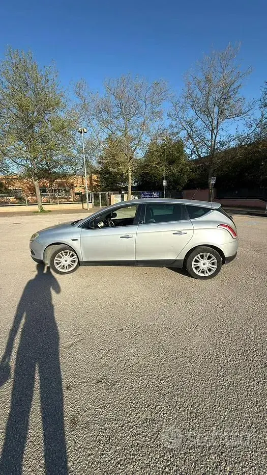 Usata Lancia Delta 120 CV (88 kW) 2009 Grigio Utilitaria