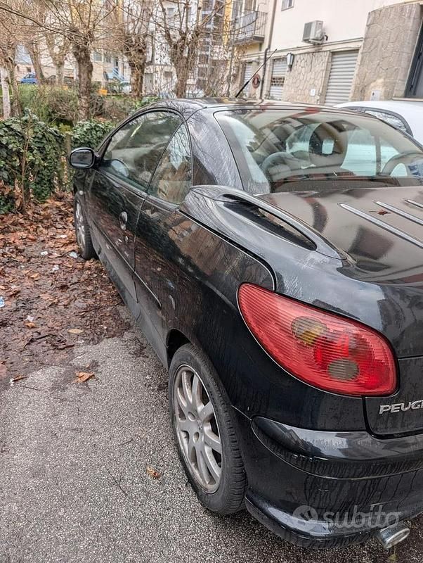 Usata Peugeot 206 CC 110 CV (80 kW) 2006 Nero Cabrio