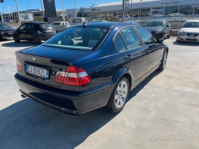 Usata BMW 318 142 CV (104 kW) 2004 Blu Berlina