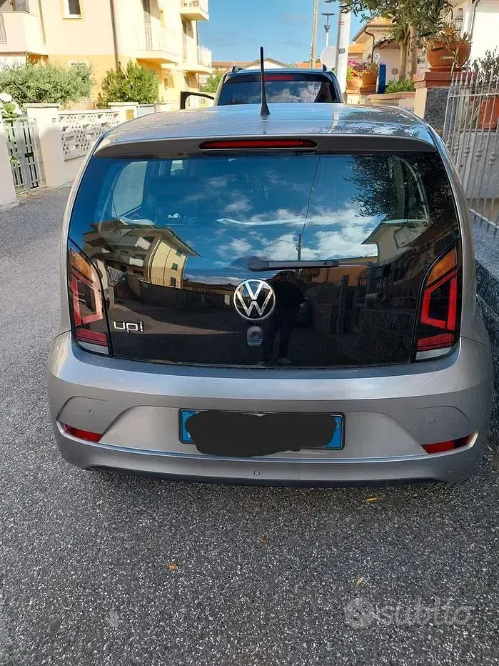 Usata VW up! 60 CV (44 kW) 2024 Grigio Utilitaria