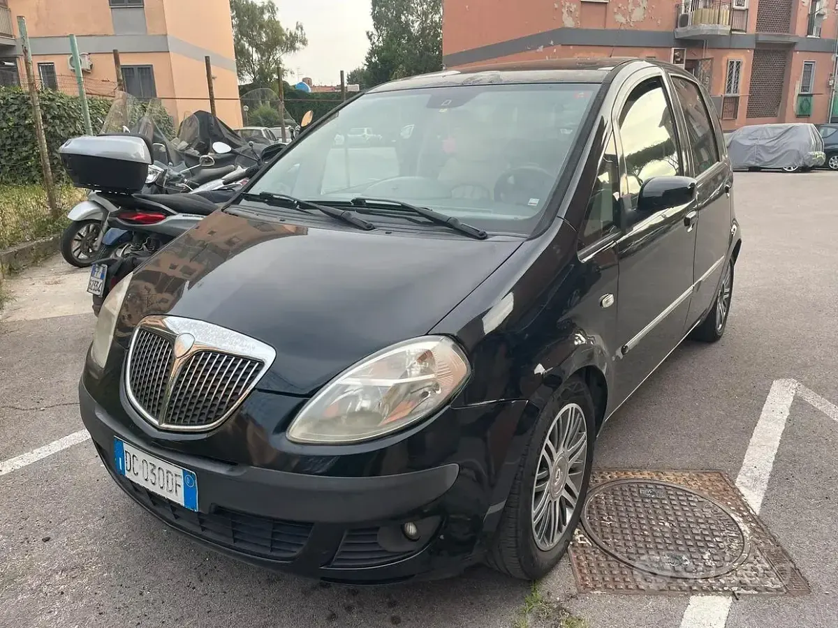 Usata Lancia Musa 90 CV (66 kW) 2006 Nero Monovolume