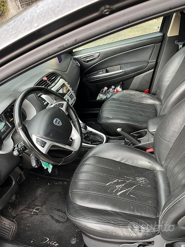 Usata Lancia Delta Gold 120 CV (88 kW) 2013 Utilitaria