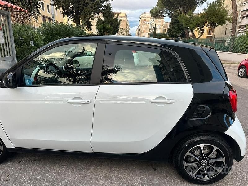 Usata Smart ForFour 71 CV (52 kW) 2020 Bianco Utilitaria