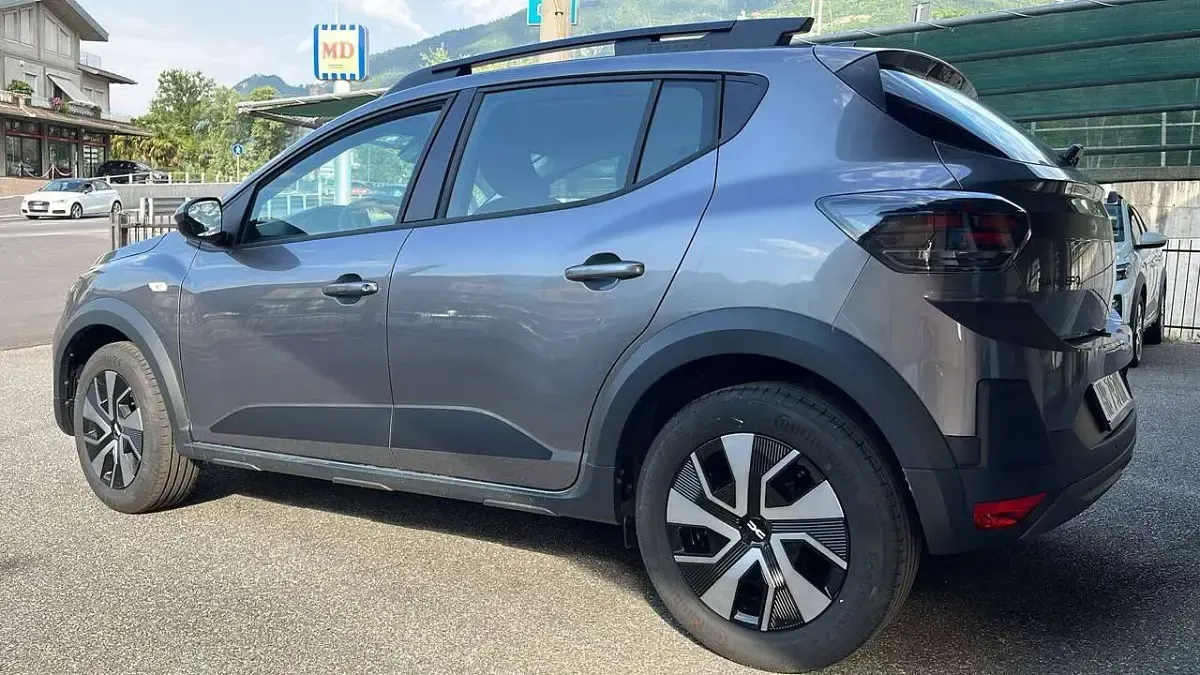 Nuova Dacia Sandero Expression 110 CV (80 kW) 2026 Grigio scisto Berlina