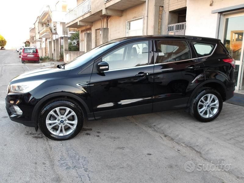 Usata Ford Kuga Titanium S 150 CV (110 kW) 2017 Viola SUV