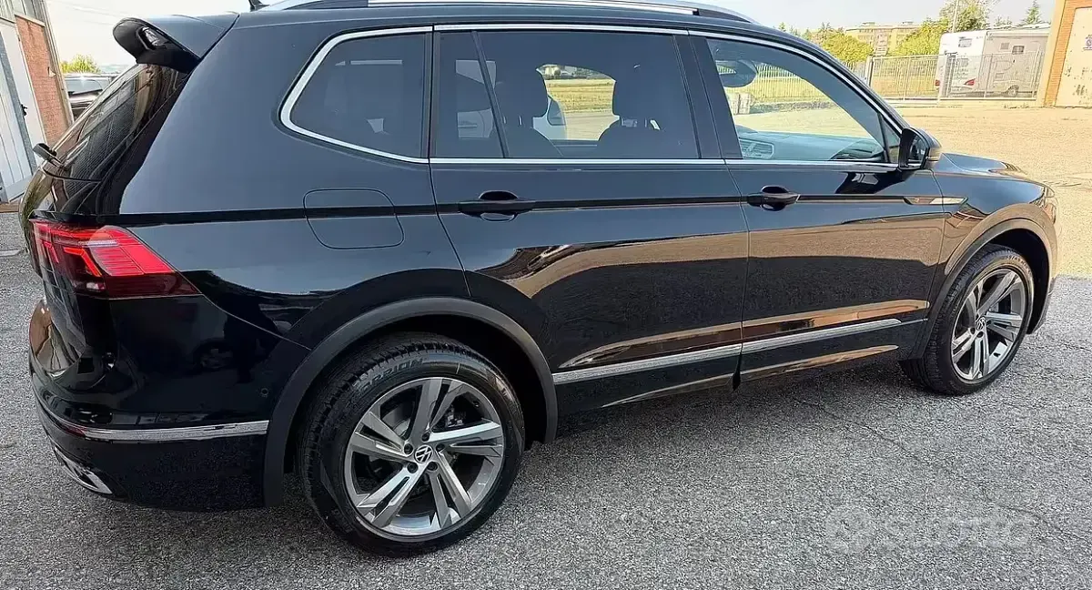 Usata VW Tiguan Allspace R-line 150 CV (110 kW) 2024 Nero SUV