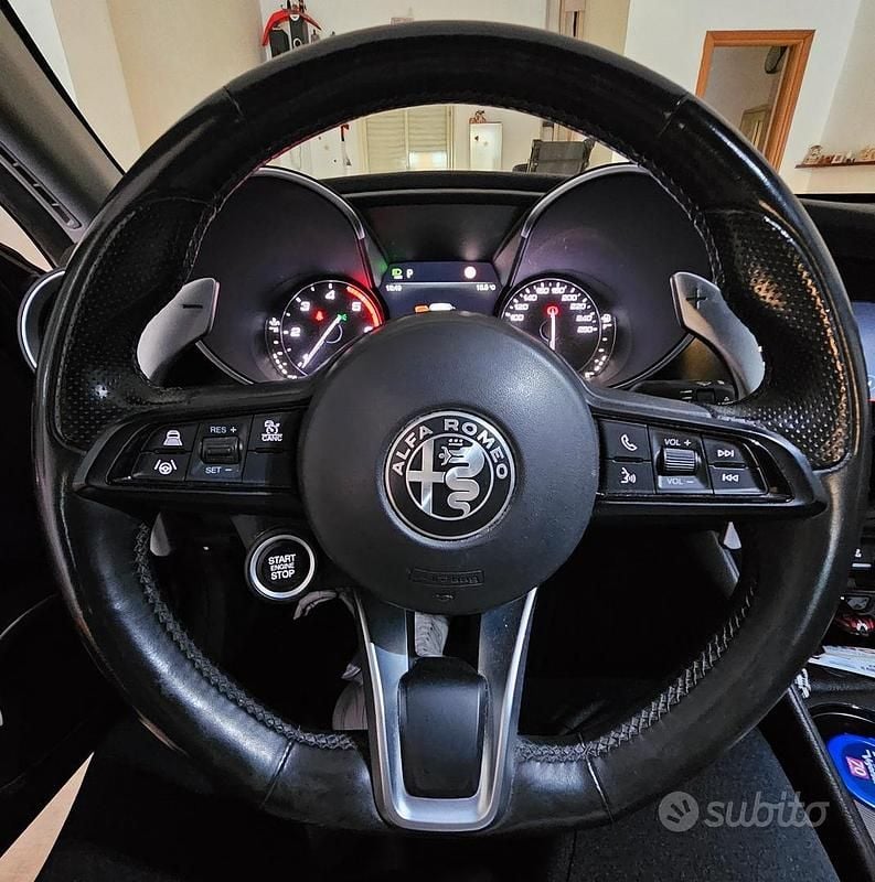 Usata Alfa Romeo Giulia 160 CV (117 kW) 2020 Grigio Berlina