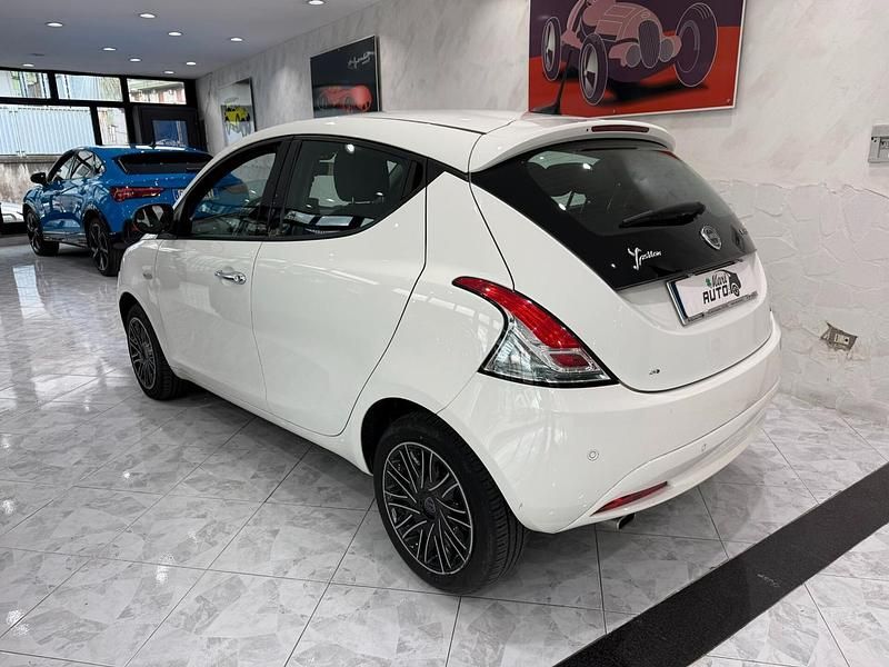 Usata Lancia Ypsilon Gold 69 CV (50 kW) 2022 Bianco Utilitaria