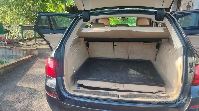 Usata BMW 520 184 CV (135 kW) 2010 Nero Station wagon