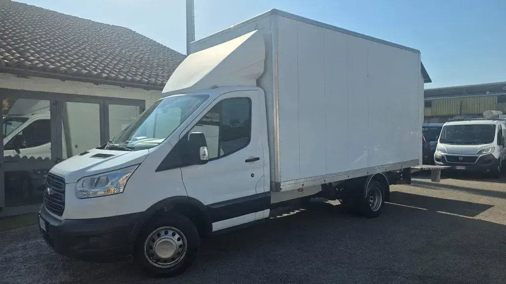 Usata Ford Transit 131 CV (96 kW) 2019 Bianco / pastello Cabrio