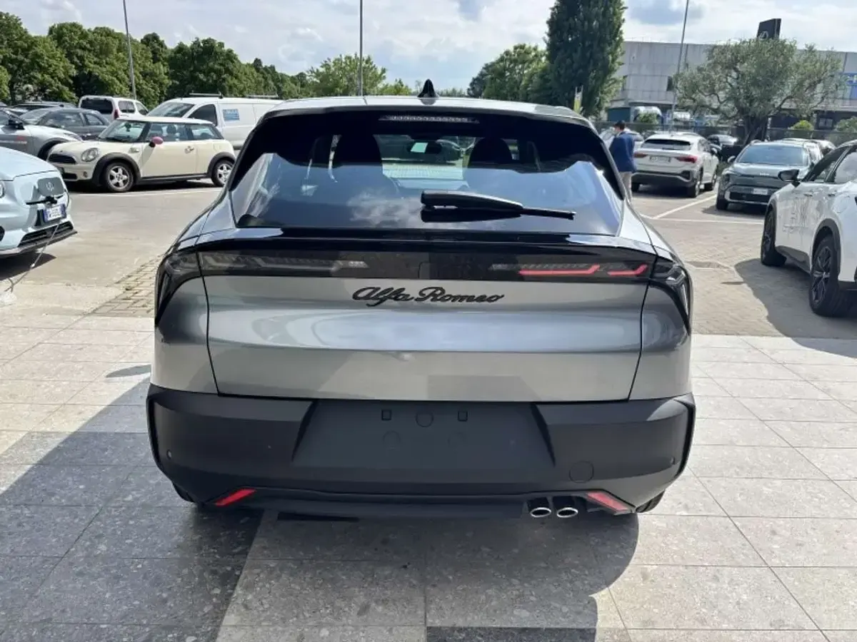 Nuova Alfa Romeo GT Junior 136 CV (100 kW) 2026 Grigio arese SUV