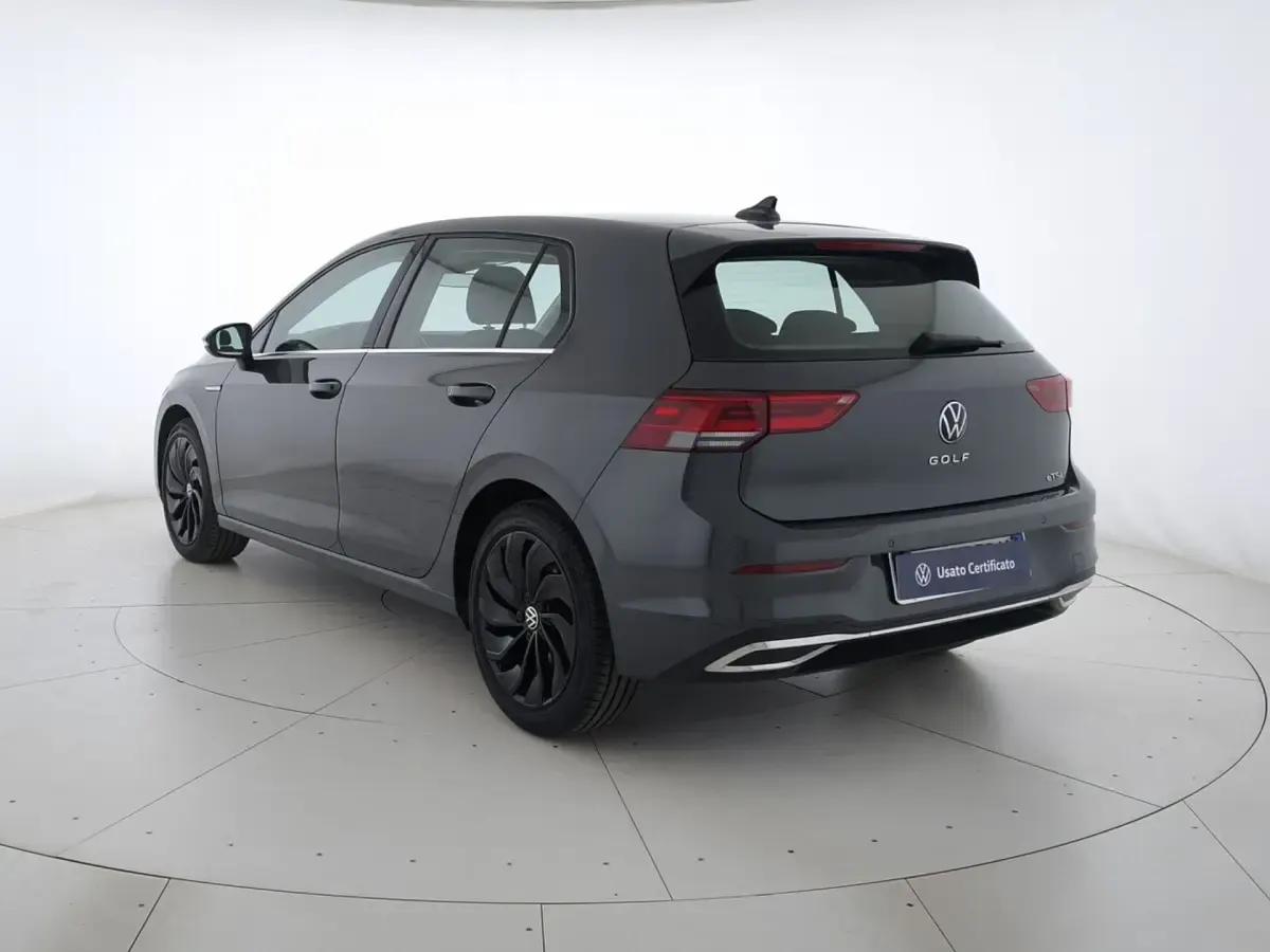 Usata VW Golf VIII Style 150 CV (110 kW) 2020 Dolphin grey metallizzato Berlina