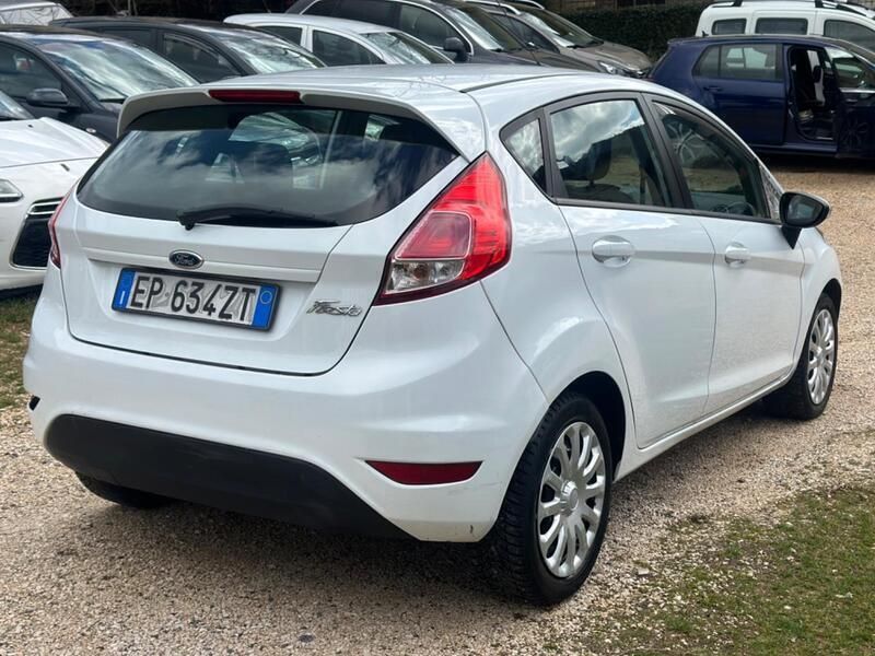 Usata Ford Fiesta Titanium 95 CV (69 kW) 2012 Bianco Utilitaria